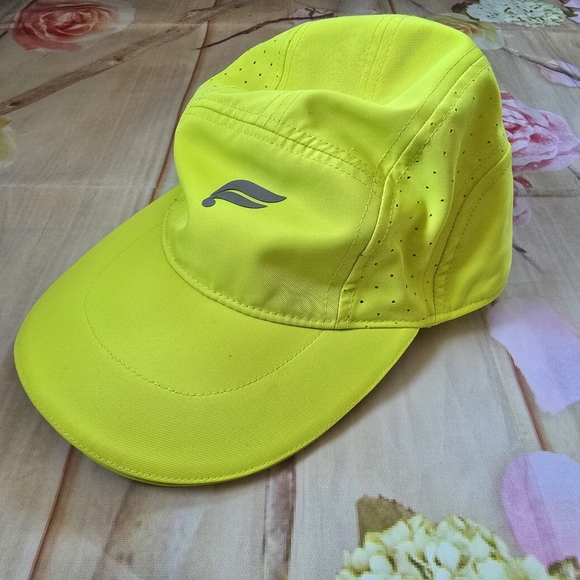 Fabletics Running Hat - Picture 3 of 11